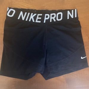 L | Nike Pro 3” Dri-Fit spandex